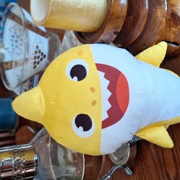 Pinkfong Baby Shark 13.50"  Yellow ,White no music The pinkfong co. - Picture 1 of 14